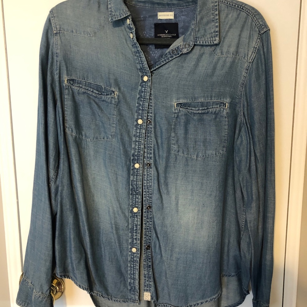 American Eagle boyfriend fit blue Jean button up